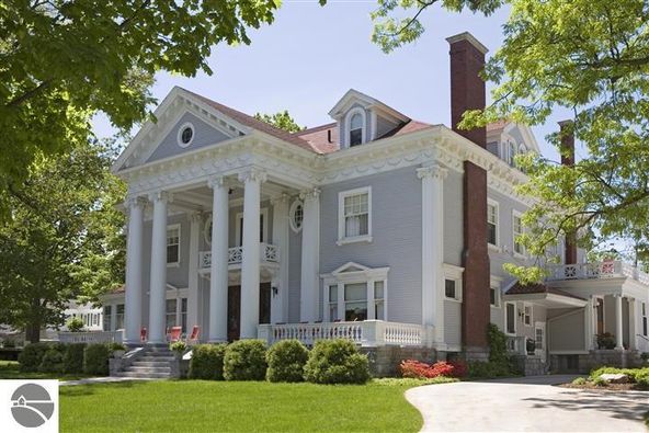 230 Wellington Street, Traverse City, MI 49686